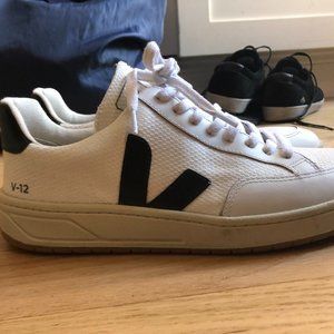 Veja V-12 - White Mesh - Men's Size 9 Sneaker